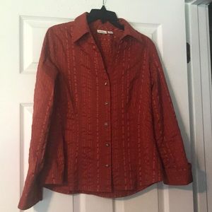 Textured crimsons button up top